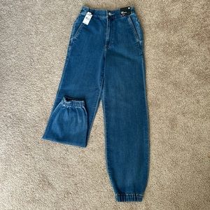 Brand new Express jeans! I bought these a while back and never retuned them!